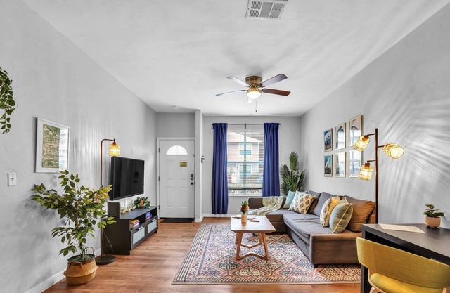 Blissful Haven - Updated & Fully Equipped Condo