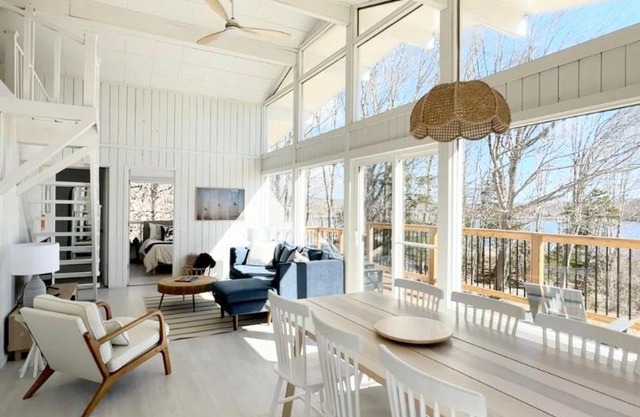 Blissful Oceanfront Cottage in Port Mouton