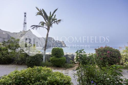 Bloomfields 2BR Plus Maid Sea View & Beach Access Fujairah