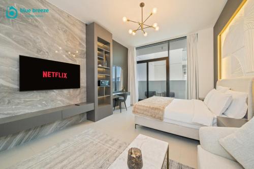 Blue Breeze - Trendy Studio with Balcony & Stylish Interiors