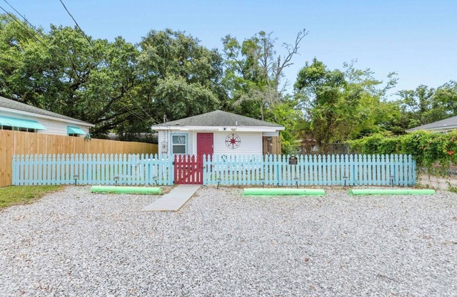 Blue Heron Cottage Charming2bedroom/2bath coastal cottage in Gulfport, Ms