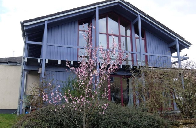 Blue house - Une maison bleue - 2-bed vacation apartment shower/WC, up to 4 pers.