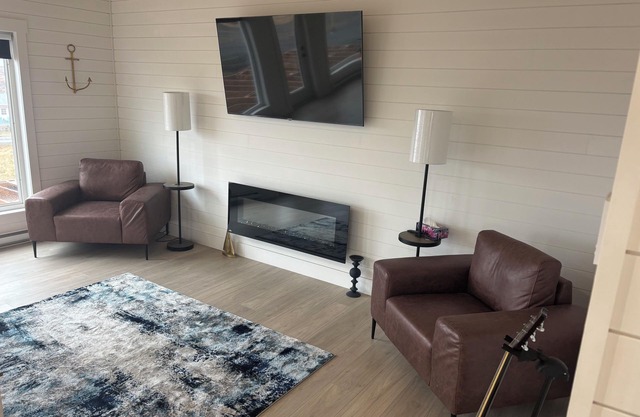 Blue Jellybean: Great ocean views and close to town