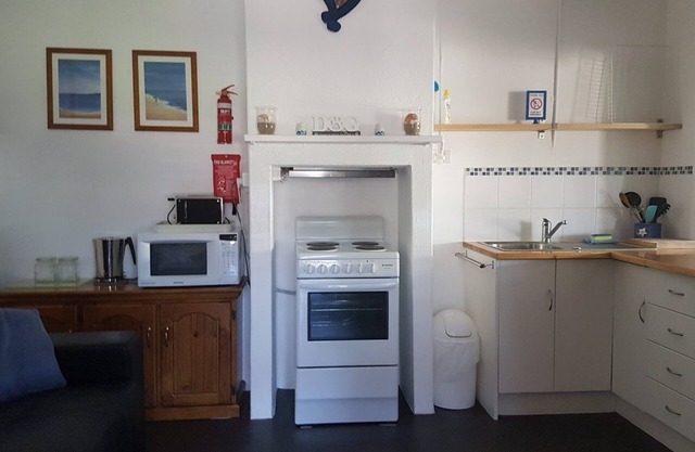 Blue Line Unit 4 - Great location! Close to all amenities! Off Peak Special!