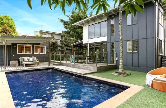 Blue Moon - Walk to Noosa River, Restaurants & Shops