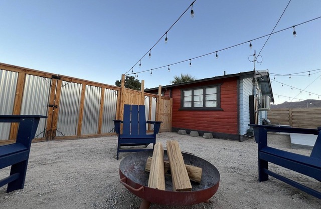 Blue Ox Bungalow- Explore & Unwind!