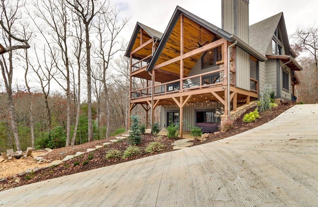 Blue Ridge Mountain Retreat - The Lazy Daze Cabin