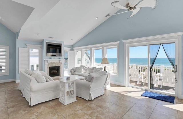 Blue Skies - Oceanfront - Hot tub - Community Pool