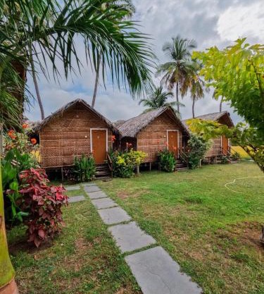 Blue Sky Cottages Hampi