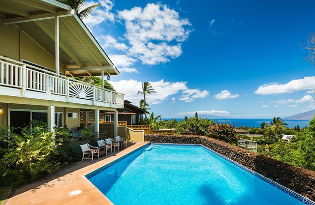 Blue Sky Escapes Vacation Home w/big Oceanviews, Pool, Jacuzzi, 5min to beach