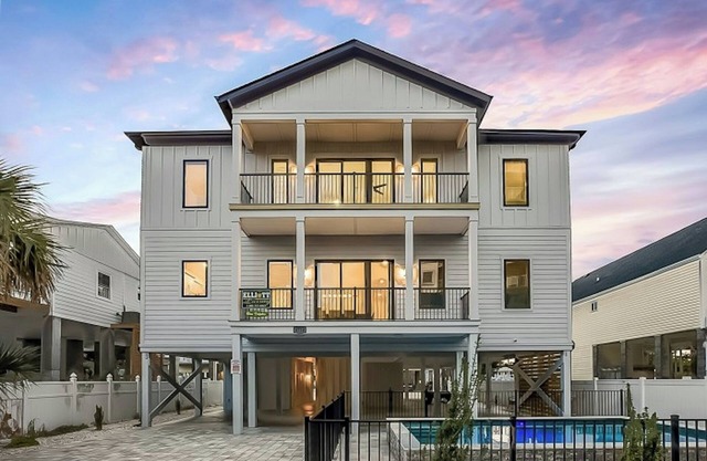 Blue Whale - 12 Bedroom - 3 Blocks To Beach
