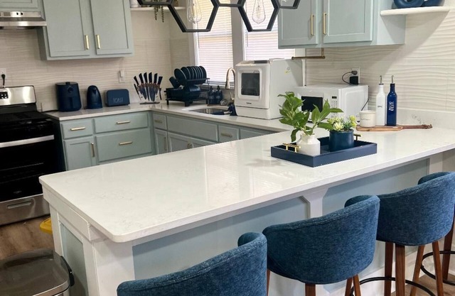 Bluebell Bliss - Midtown Retreat- 4mi to Downtown