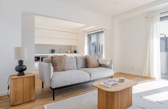 Blueground | Alvalade, balcony, nr Campo Grande