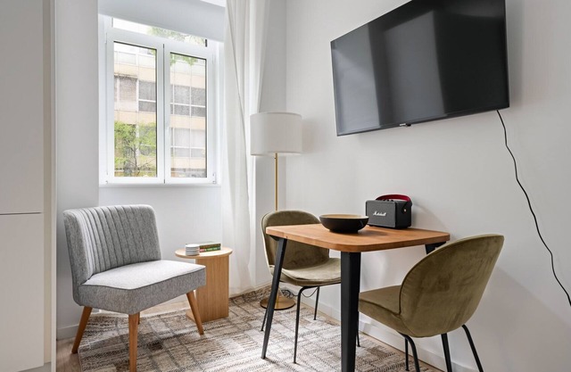 Blueground | Benfica, furnished, full kitchen