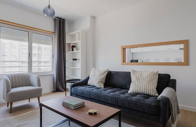 Blueground | Laranjeiras, washer & city view