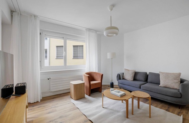 Blueground | Oerlikon, balcony & w/d, nr market