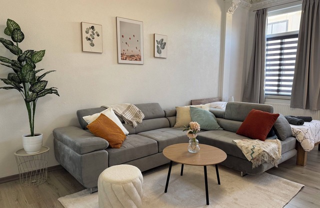 Blunest Apartment 1: 4-Room-Apartment with Parking