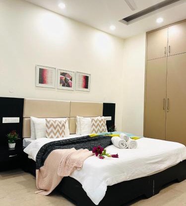 BluO 1BHK - DLF CyberCity, Balcony, Lift, Parking