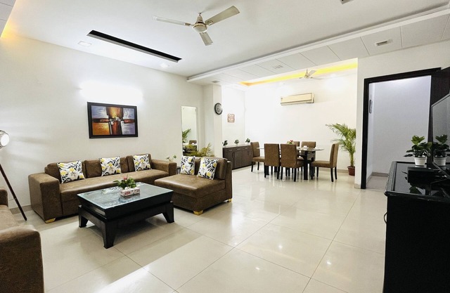 BluO 2BHK @ Greater Kailash Lift, Balcony, Parking