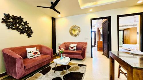 BluO 2BHK - M Block Mkt - Lift , Balcony , Parking