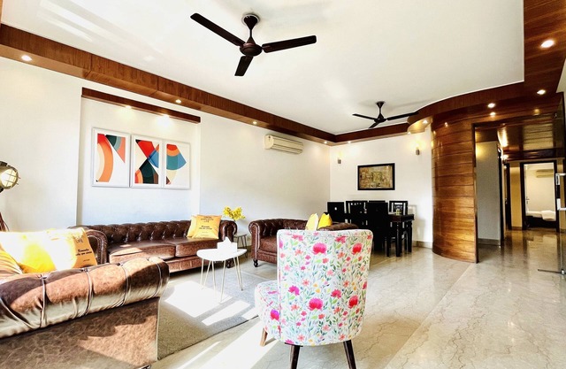 BluO 3BHK M Block Mkt - Lift, Balcony, Parkingn