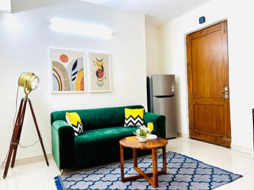 Bluo Classic 1BHK - Defence Colony Mkt