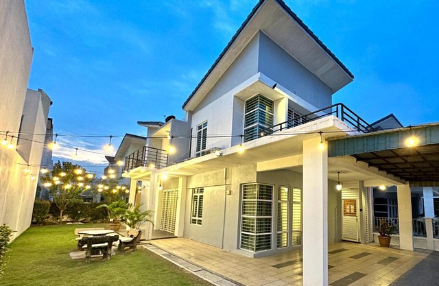 BNB Casa Grande at Rawang - spacious, 15 pax and WiFi