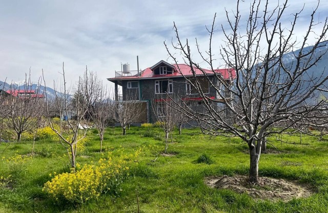 BnBBuddy Himalayan 3BR Farmstay wid Lawn, Bonfire