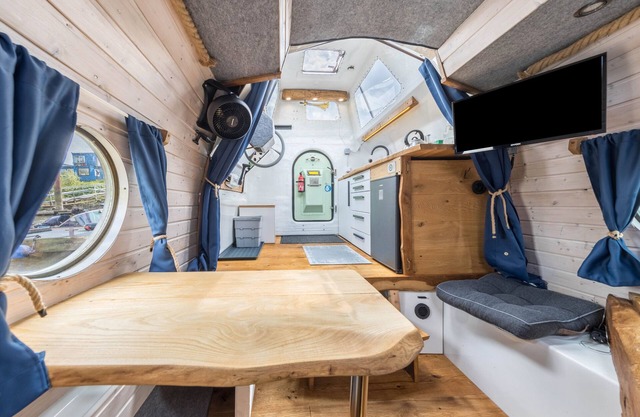 Boat 'Besonders Ausgebautes Rettungsboot' with Wi-Fi