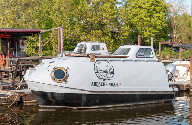 Boat 'Rettungsboot' with Wi-Fi