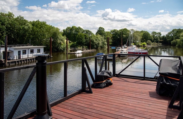 Boat 'Tiny-Hausboot Mit Dachterasse' with Private Terrace, Balcony and Wi-Fi