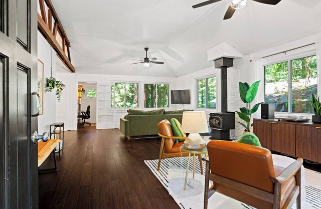 Bohemian Redwood Retreat for Extended Stays