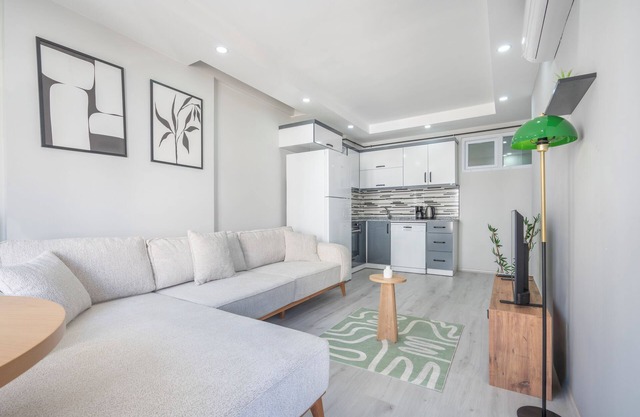 Bohemian Vibes & Spacious Comfort, Just Minutes from the Heart of the City!