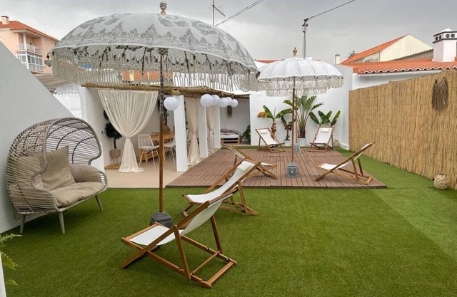 Boho house with huge outdoor space - 5 min. walk from the beach