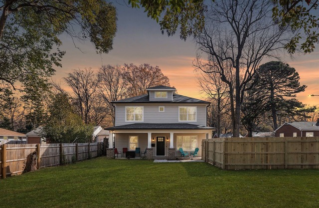 Bold Uptown Retreat - Hot Tub - 6 Beds