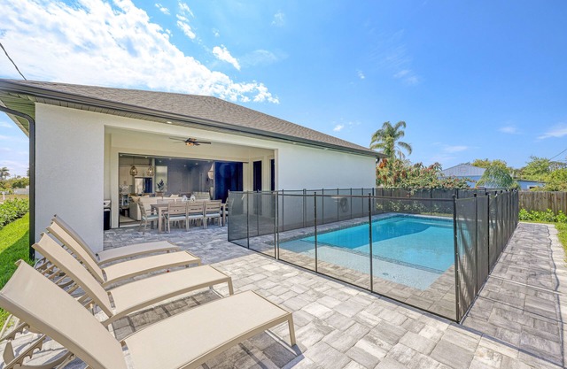 BonitaShores: Private Pool & Mins to Beach