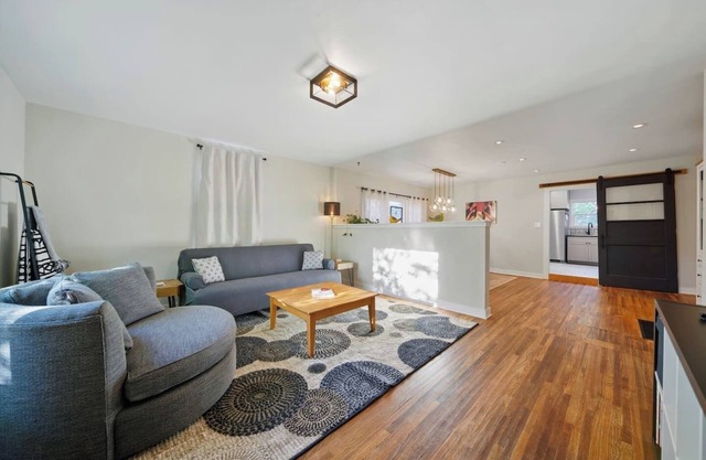Bonnie Wine Bungalow/walkable to Whitman College!