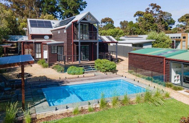Bonview Beach Boy with pool on the park