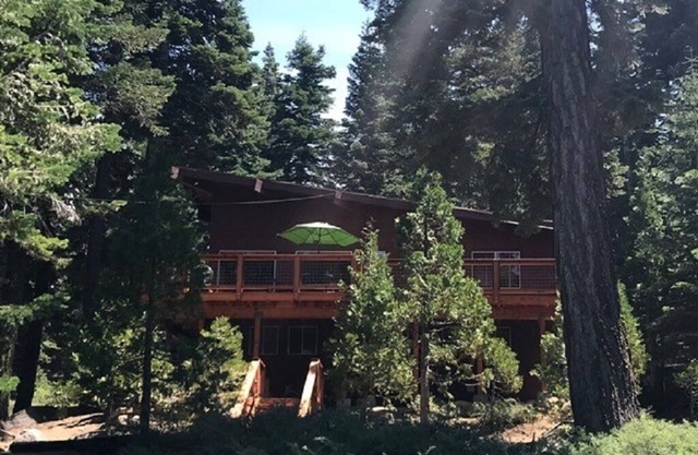 Book 2025-26 three-month ski lease today! Driveway snow plow included! Dog ok!