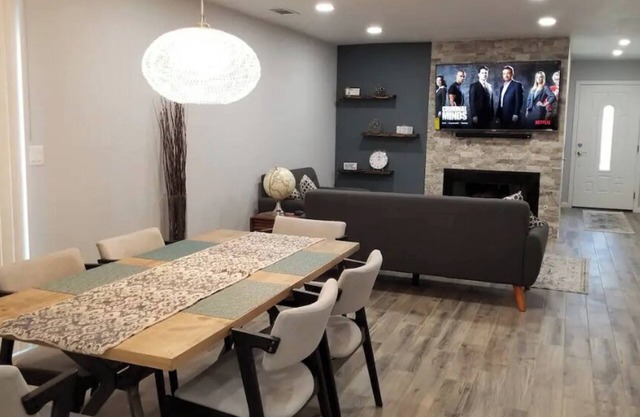 Book it and Love it! HGTV Looking Home