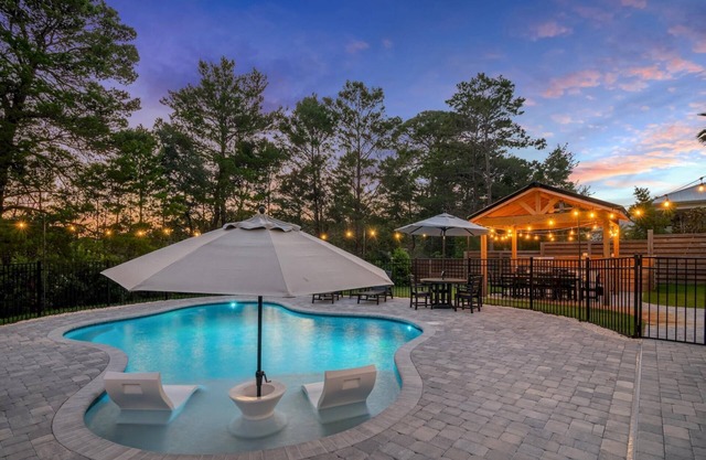 Book Now for Fall! Private Heated Pool! Low-Speed Vehicle! Carriage House! Bikes!