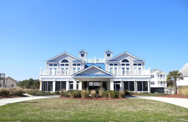 BOOK NOW.LARGE FAMILY!3 kitchens sleeps 18,5000+ sqftPOOL