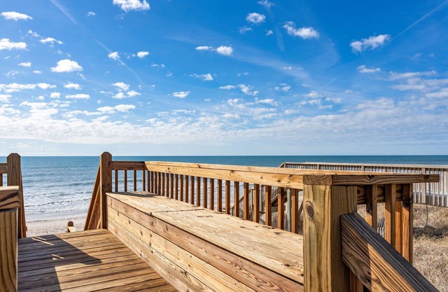 Boomerang: Oceanfront Log Cabin in N. Topsail