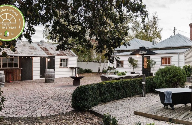 Bootmakers Cottage : Rear Stables, Bar, Fire Pit & Outdoor Bath