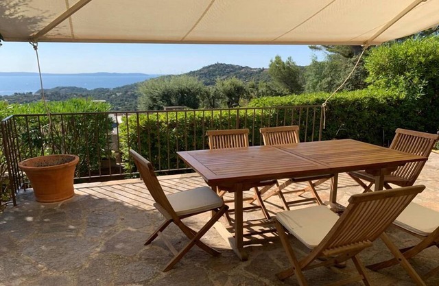 Bormes Gaou Bénat " Villa Helvire " 3* - terrace with sea & garden view