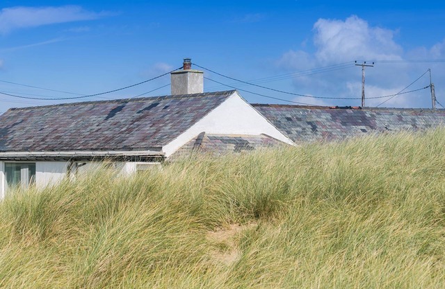 Borth Bach - an on the beach that sleeps 4 guests in 2 bedrooms