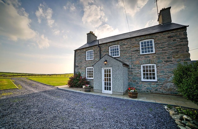 Borthwen Farmhouse - a dog that sleeps 10 guests in 5 bedrooms