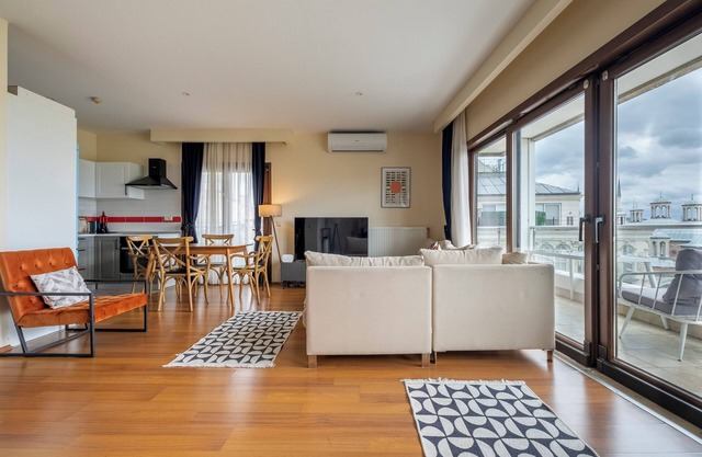 Bosphorus View with 3 Large Bedrooms with WiFi, AC, Elevator