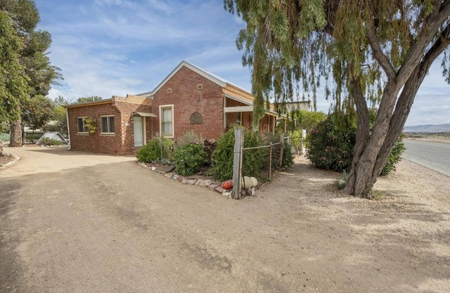 Bosun’s at Port Germein. A Coastal Sanctuary with timeless charm.