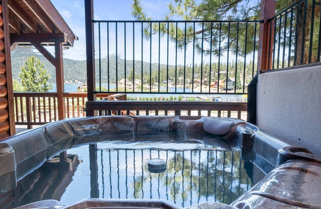 Boulder Bay Park Lakefront - Across from Lake, Hot Tub, Walk to Lake